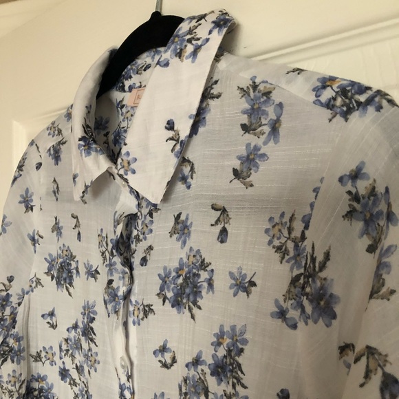 Blousology White Floral Blouse - Picture 2 of 5